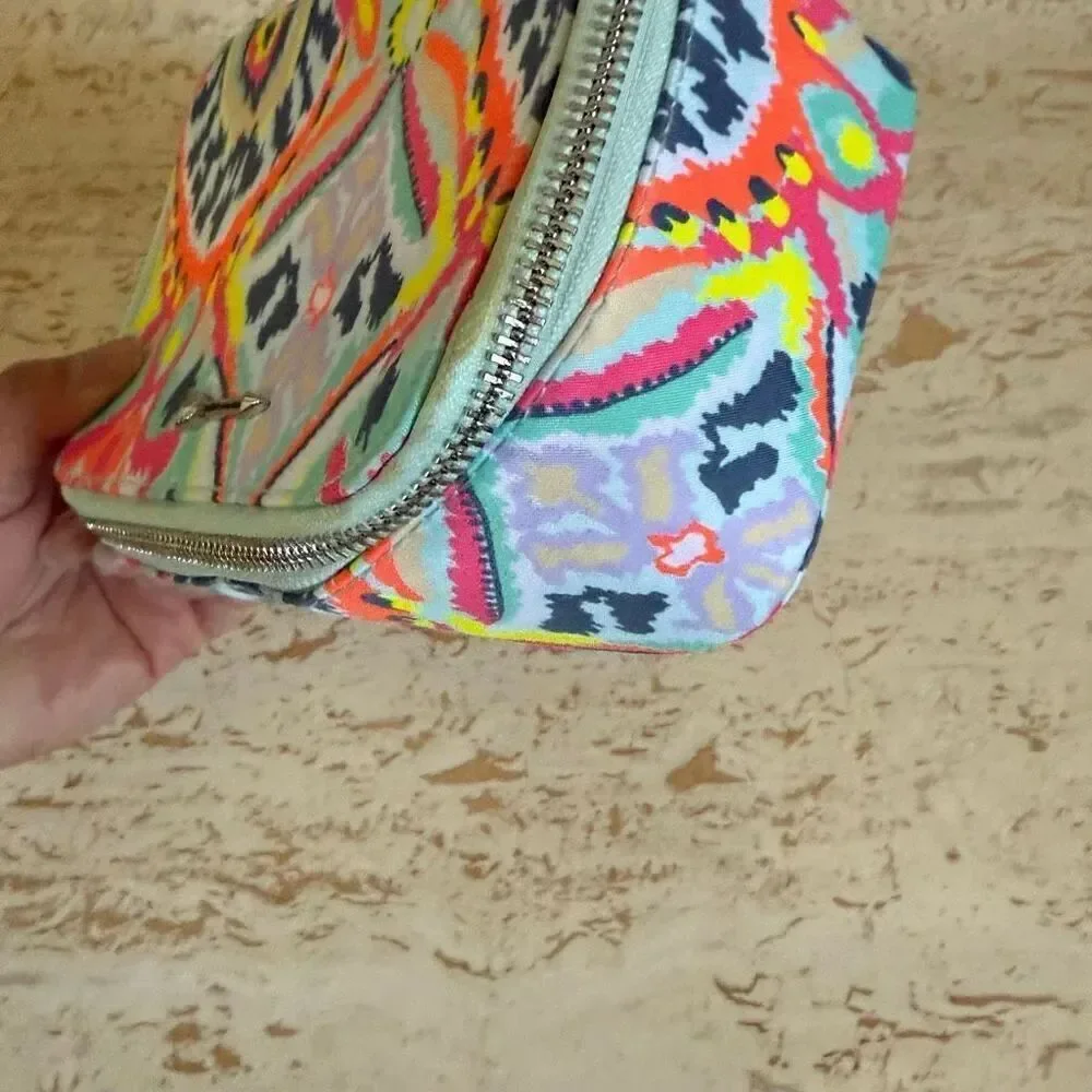 Stella & Dot wil collapsed